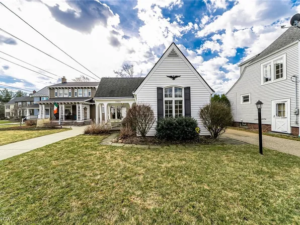 15825 Munn Rd, Cleveland, OH 44111