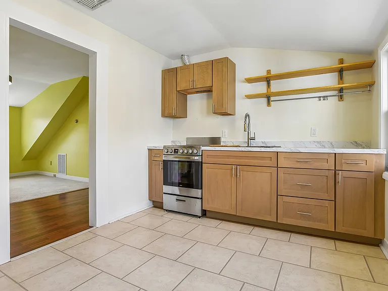 1572 Whitney Ave #2 — Photo 9