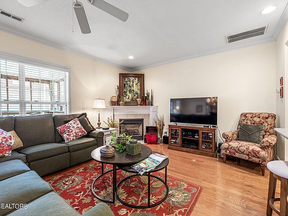 5th image of 730 Yorkland Way