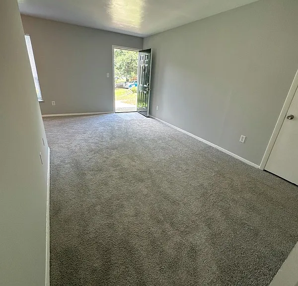 1229 Nelson St — Photo 5