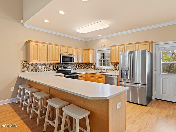 4th image of 314 NE 47th Street