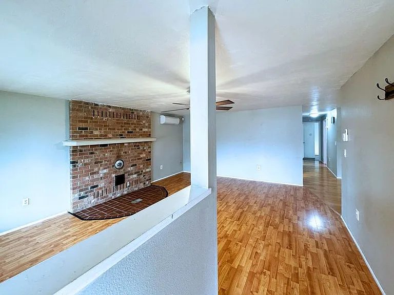 2083 Amirante St — Photo 3