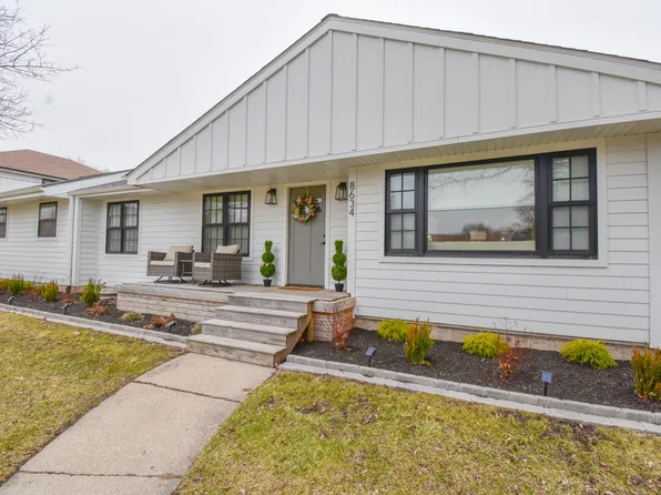 8634 Monfort Dr, Saint John, IN 46373