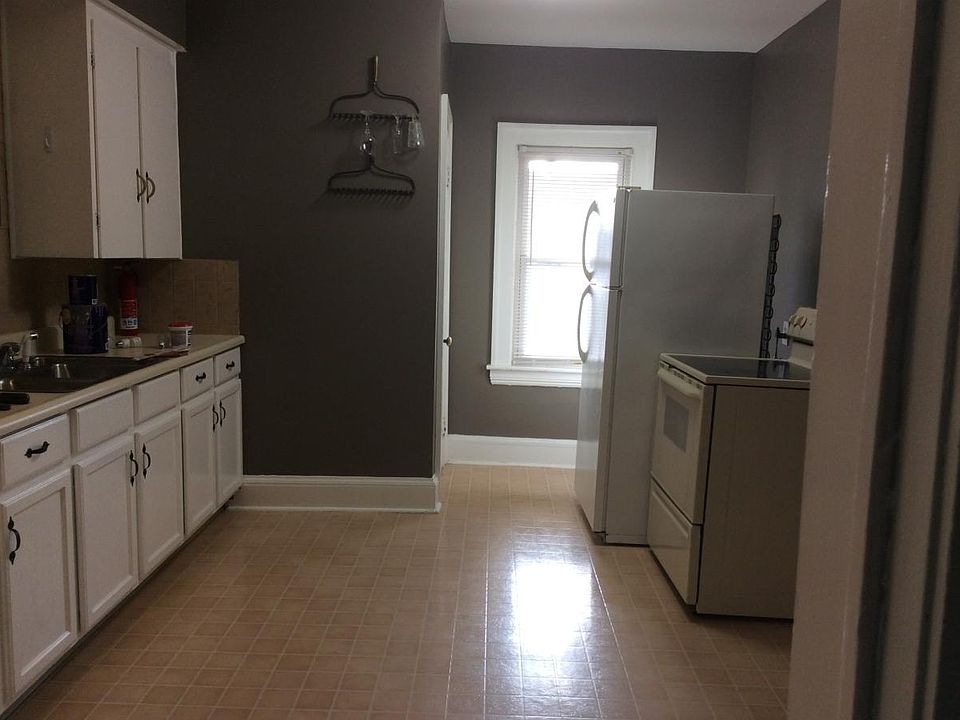 2nd image of 1883 Lakeshore Dr