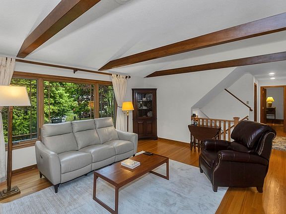 5th image of 44 Westhampton Rd