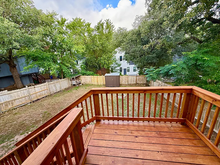 1304 Singleton Ave — Photo 9