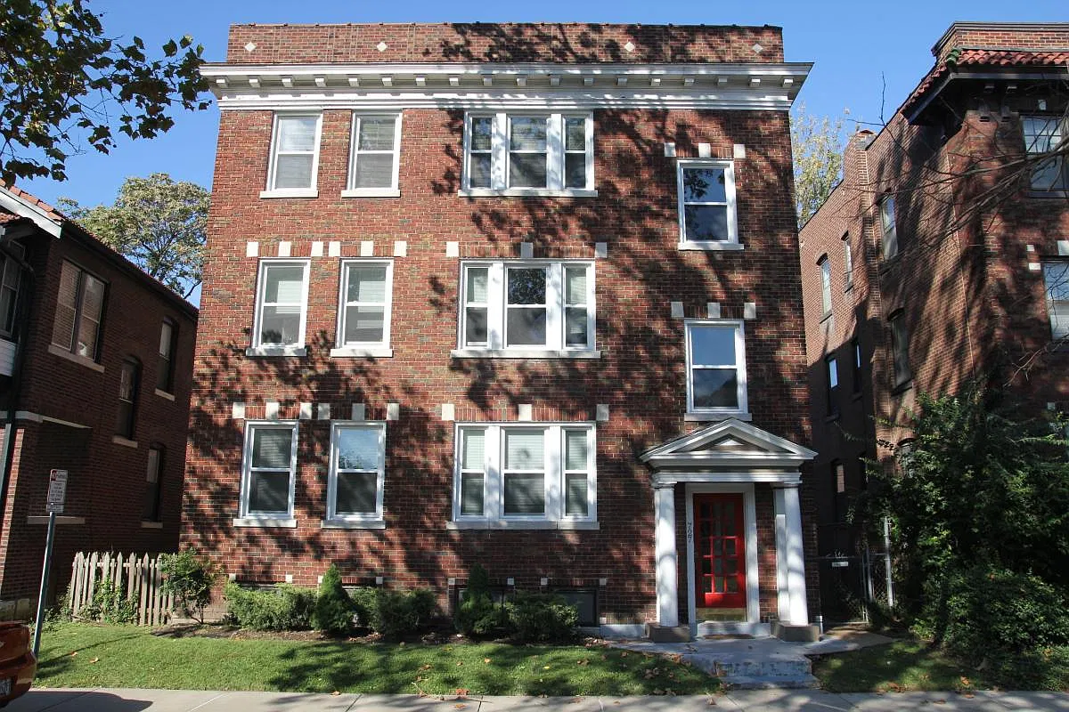 727 Leland Ave — Photo 2