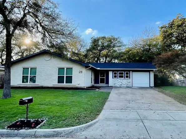 28 Regents Park, Bedford, TX 76022