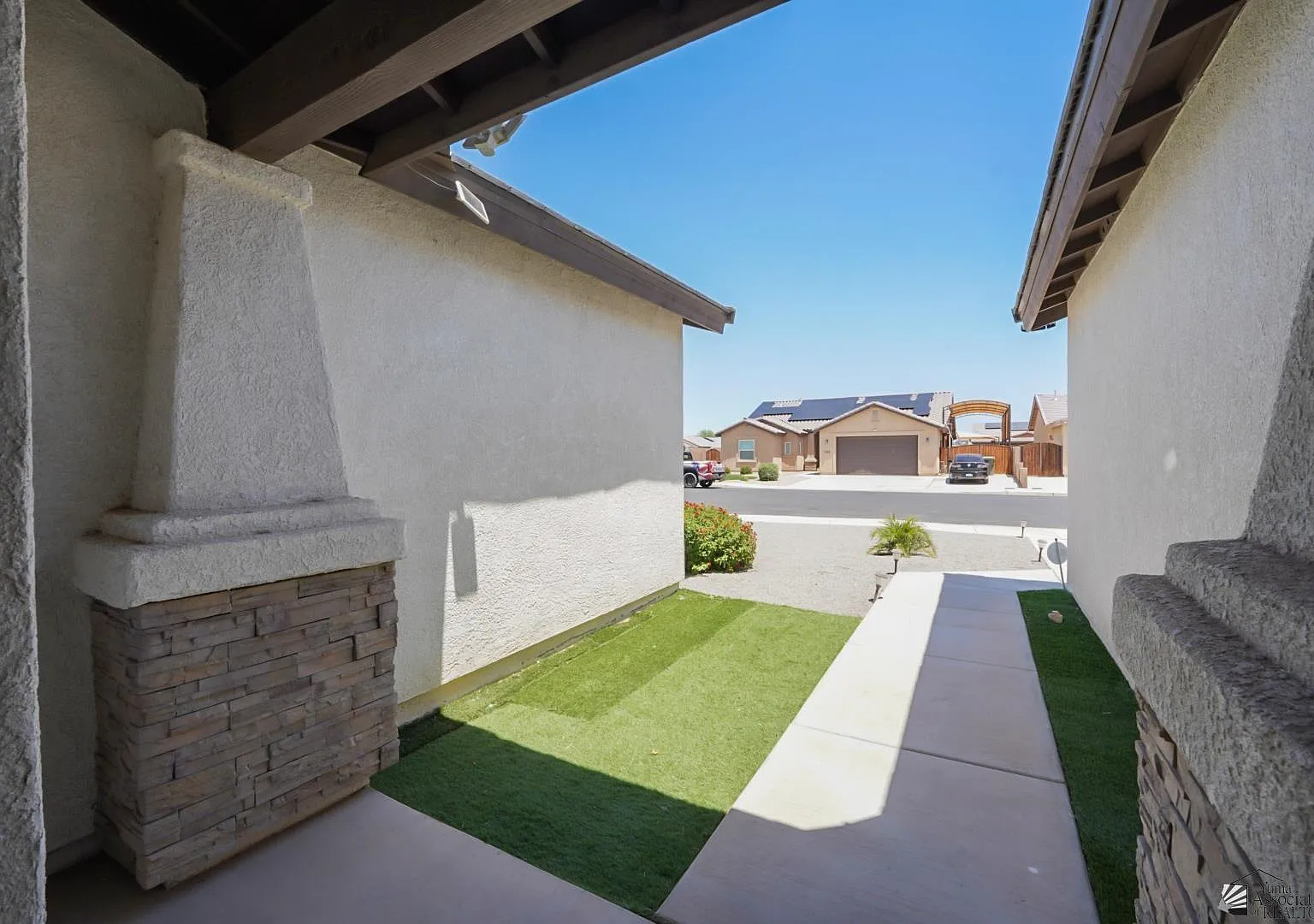 5 bed, 3.0 bath, 2395 sqft, $4,000 — Photo 4