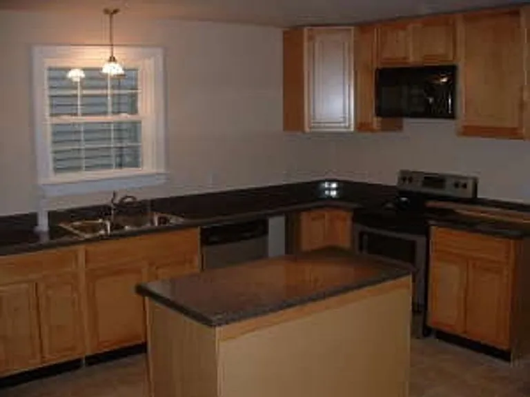2114 Parkwood Ave — Photo 4