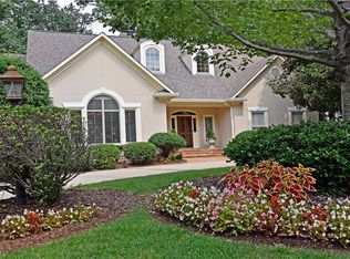 2914 Crossfield Dr, Greensboro, NC 27408