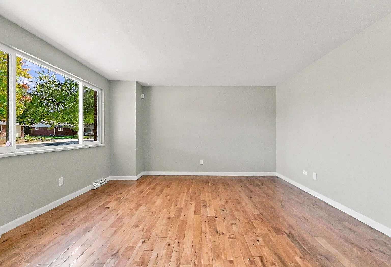 3 bed, 2.0 bath, 2035 sqft, $2,496 — Photo 4