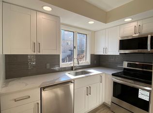 6 Veterans Way #6, Edgewater, NJ 07020