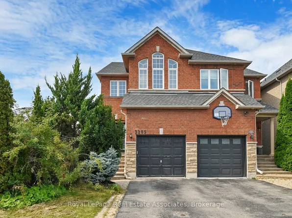 3285 Apricot St, Mississauga, ON L5N 8B1