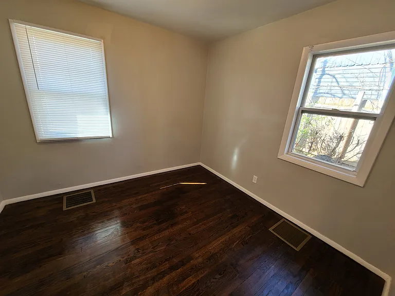 W 22nd Ter — Photo 10