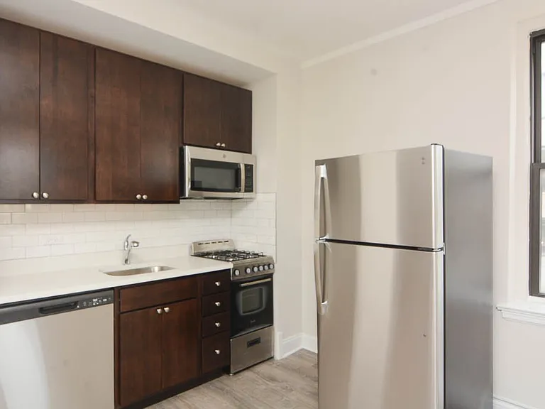 3335 W Diversey Ave #201 — Photo 2