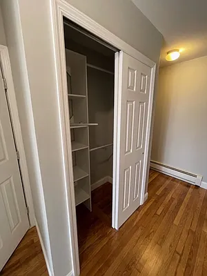 Rented by Zikos Realty Services | media 11