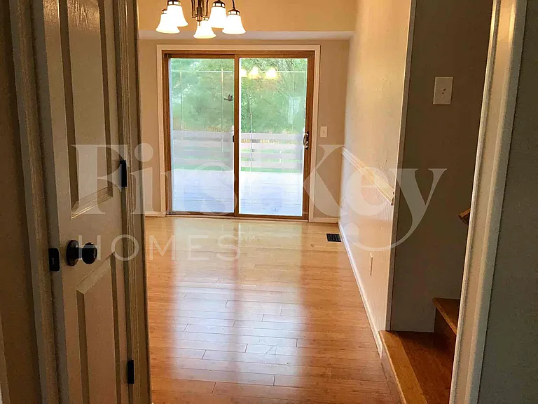 1037 Pegasus Cir — Photo 11