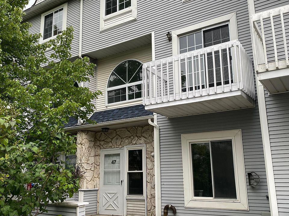 1st image of 47 Country Dr E