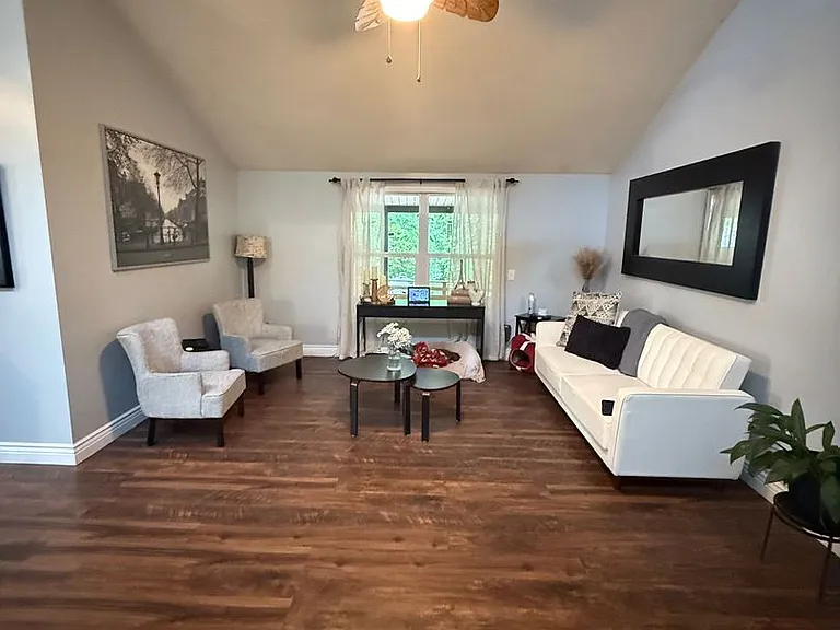 108 Oak St — Photo 33