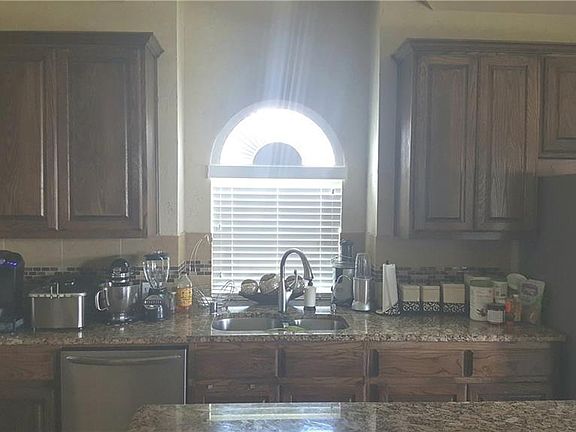 5th image of 805 Regal Bluff Ln