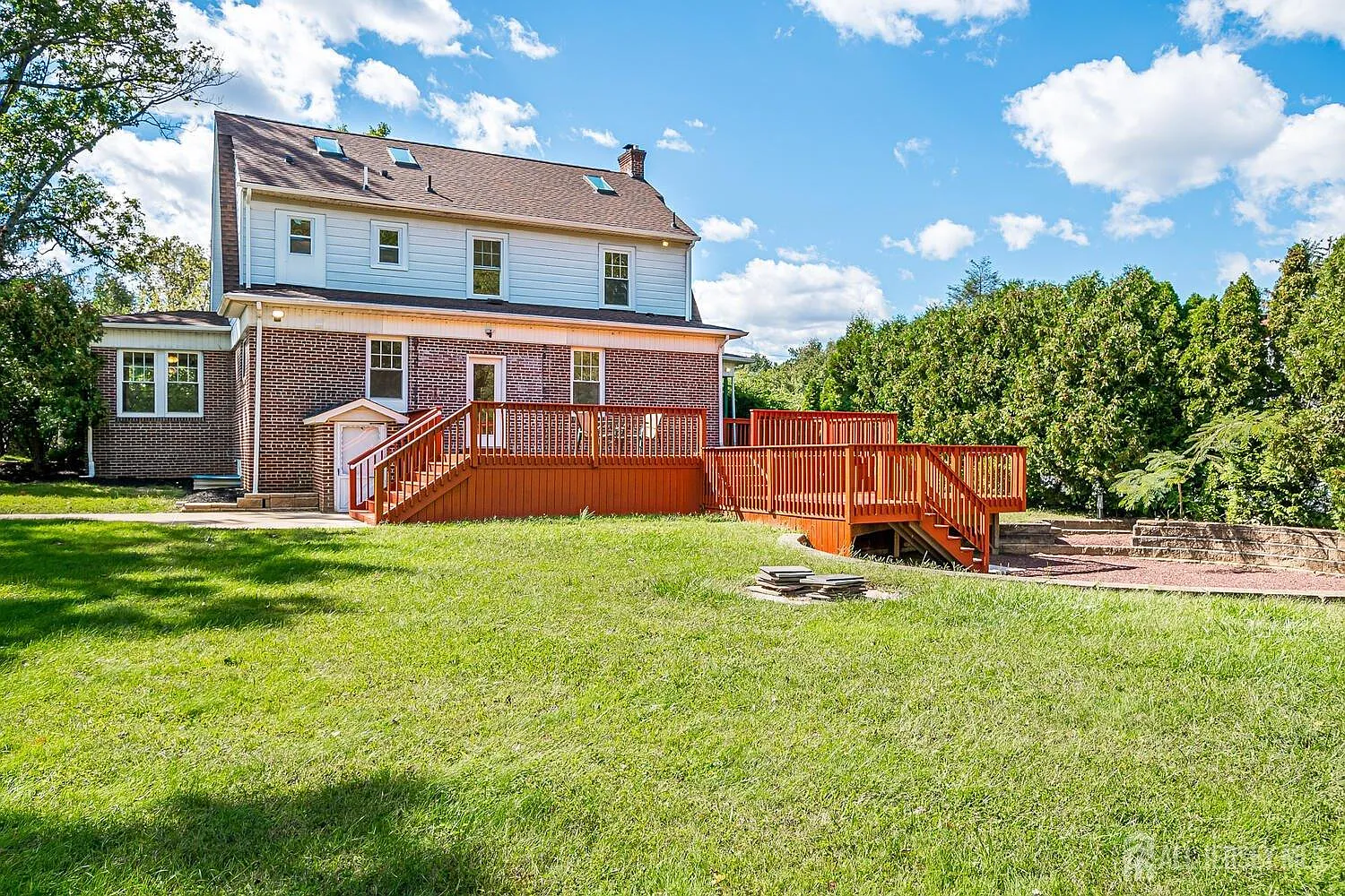 8 bed, 3.0 bath, $6,800 — Photo 2