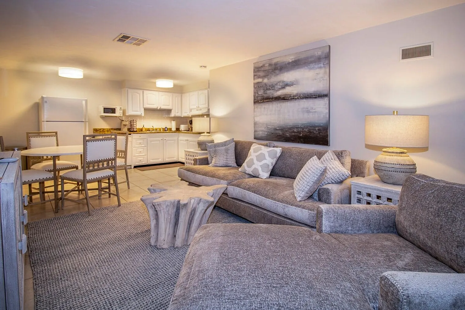2 bed, 1.0 bath, 742 sqft, $2,787 — Photo 2