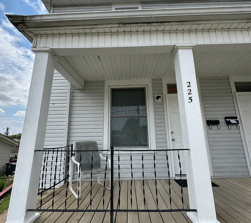 225-227 W 2nd St