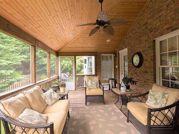5th image of 1285 Lake Meadow Ln