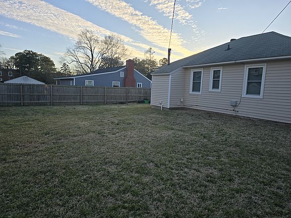 4th image of 1305 Saint Michaels Ln
