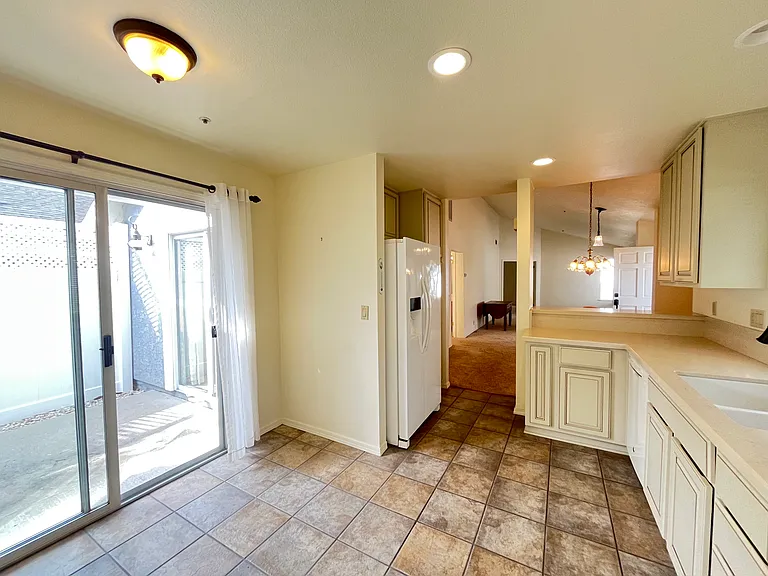 989 Bluebell Way — Photo 4