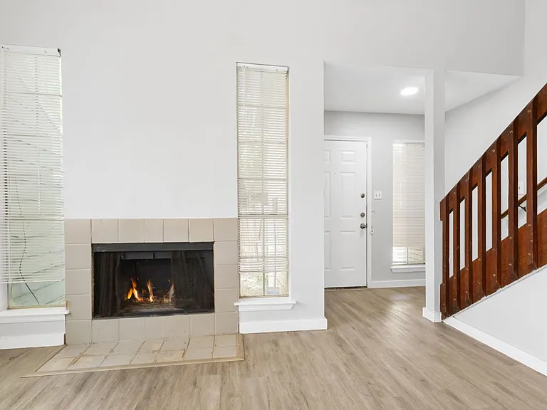 6710 Windsor Holw — Photo 4