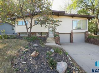 4209 S Hickory Hill Rd, Sioux Falls, SD 57103