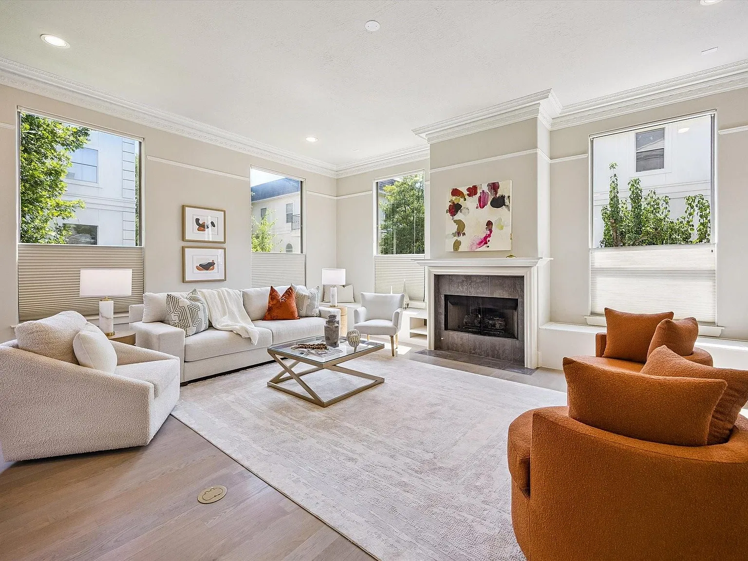 3 bed, 3.0 bath, 2400 sqft, $4,395 — Photo 4