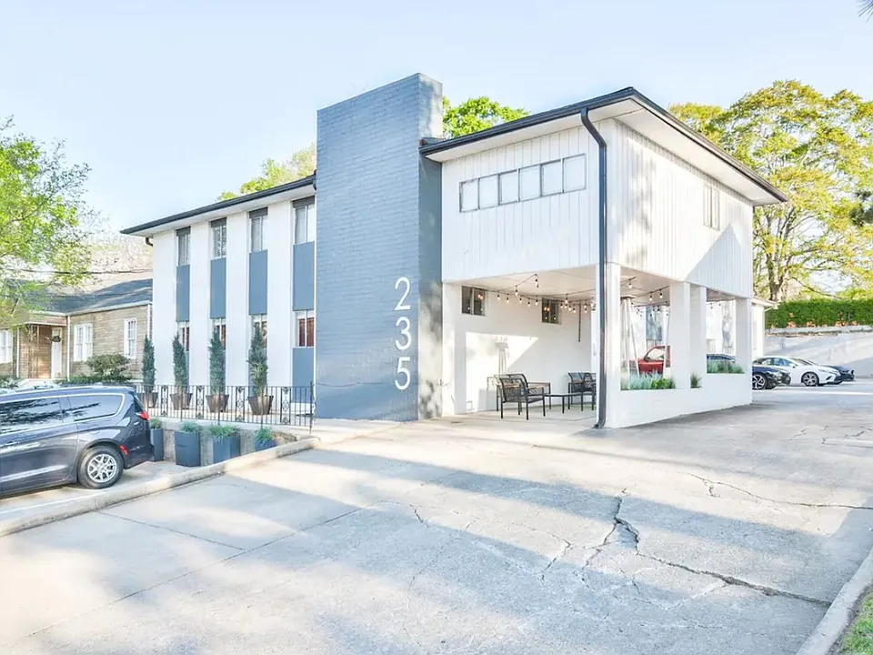 235 W Pike St