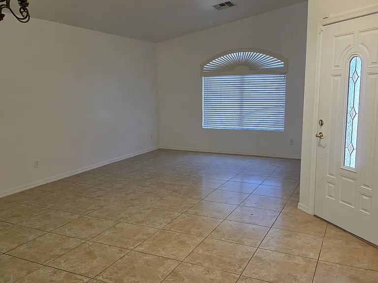 1726 E Oquitoa Dr — Photo 2