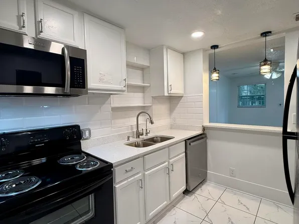 9554 Ridge Blvd, Jacksonville, FL 32208