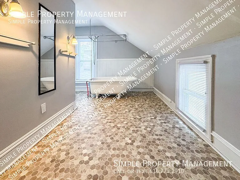 201 Benjamin Ave SE — Photo 10