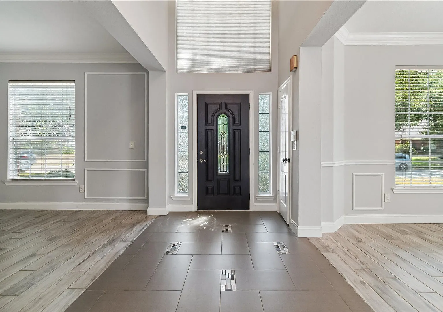 Two-story home in Plano — Photo 2