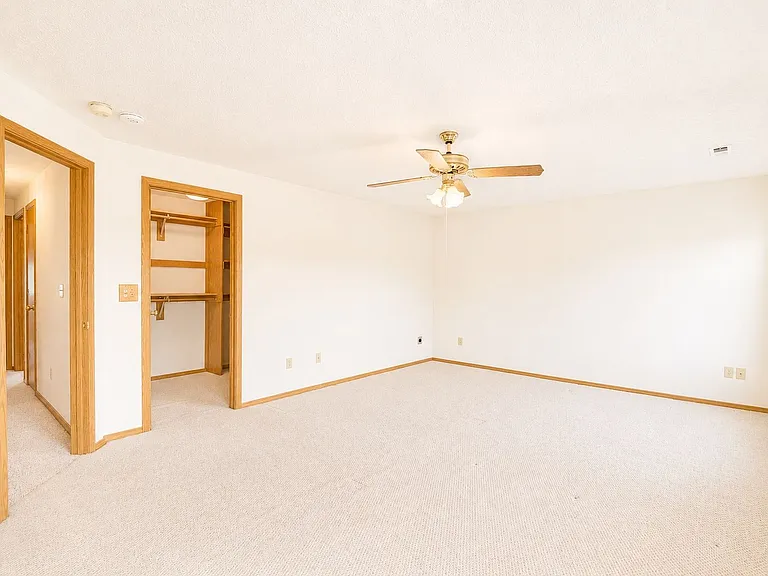 226 Sparks Dr — Photo 15