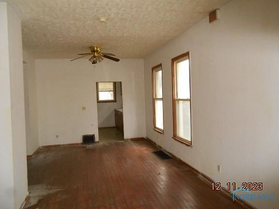 5th image of 2027 Genesee St