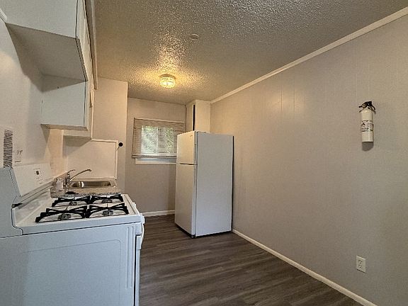 5th image of 5286 S Wayne Rd