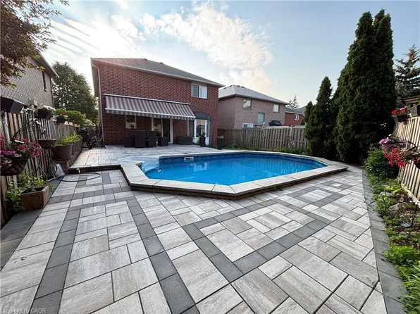 2216 Norfolk Dr, Oakville, ON L6H 6H4