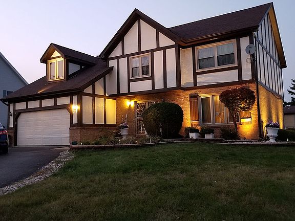 2nd image of 2925 Bonnie Brae Cres