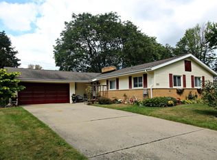 303 Bellewood Dr, Flushing, MI 48433