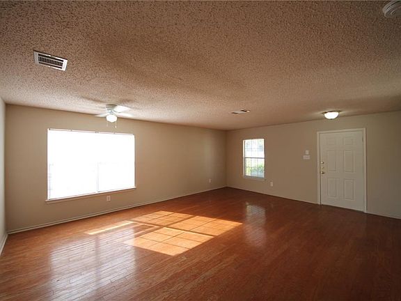 2nd image of 3079 Hill St