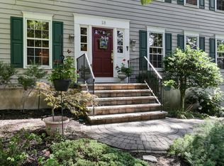 18 Lafayette Ct, Middletown, NJ 07748