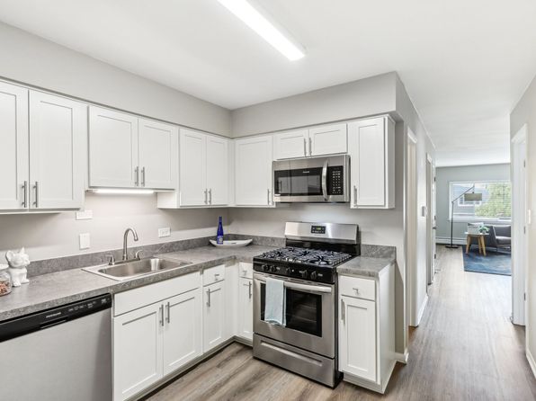 Courtyards On The Park | 10020 Holly Ln, Des Plaines, IL