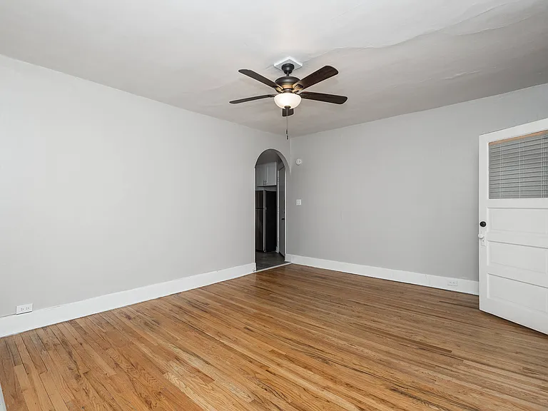 1069 N Pearl St — Photo 6