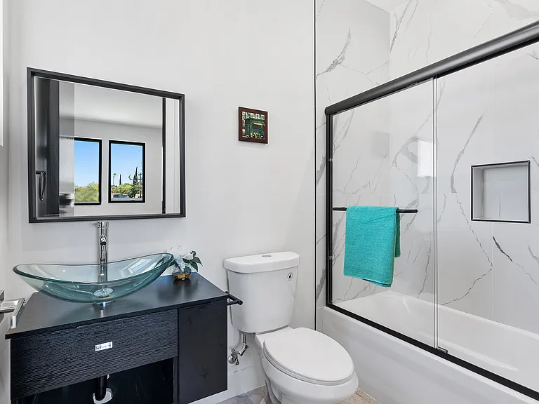 5012 Enfield Ave — Photo 38